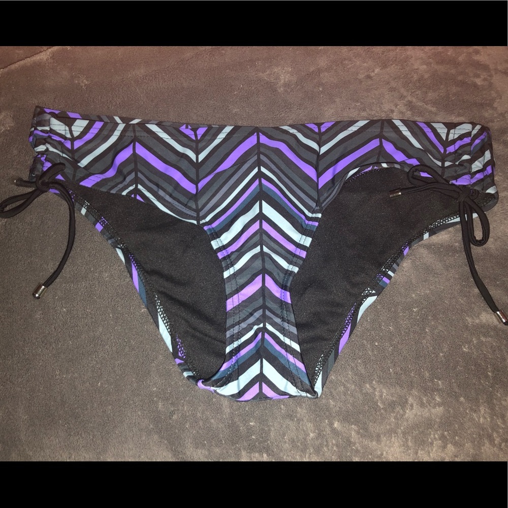 Women’s bikini bottoms. Great pattern! NWT